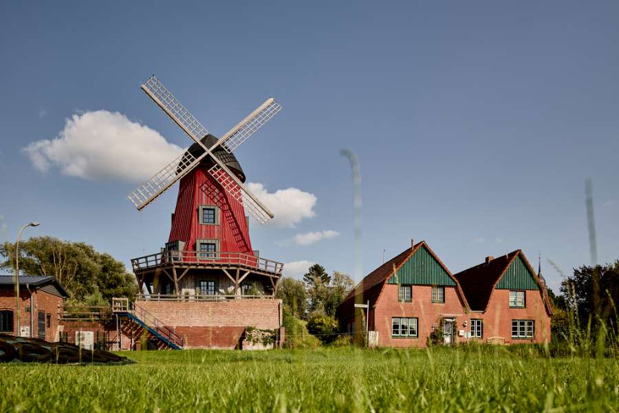 Historic mill with new facade and roof in steel profiles